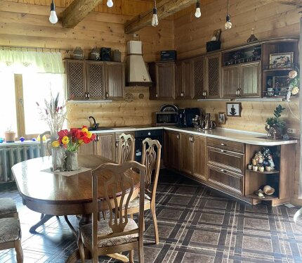 Сдаётся Агроусадьба ,,Петревичский Хуторок" в 12 км от г.Новогрудок,в 135км от Минска в живописном месте рядом с лесом без соседей.Имеется горячая купель с аэромассажем и хромотерапией,баня бочка,волейбольная площадка,костровая,мангальная зоны,беседка, а также батут ,качели,песочница.в доме 13 спальных мест и 25 банкетных.Имеется рганизация питания и банкетов,а также экскурсий.В доме имеется душ ,сан узел,вся бытовая техника, караоке,музыкальный центр,телевизор.