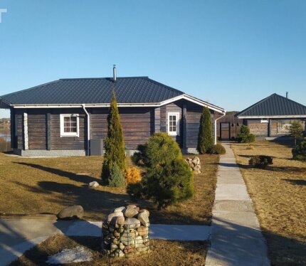 «Березинская мечта» — удивительное и тихое место, которое подарит вам множество положительных впечатлений, приятных воспоминаний и комфортные условия проживания на природе . Она расположена в уединенном, живописном и невероятно красивом месте с панорамным видом на реку Березина. На территории два дома на 6 и 8 человек, баня на дровах, детский комплекс. Здесь вы сможете прекрасно провести время в кругу семьи или небольшой дружной компанией, вдали от шума и городской суеты в любое время года.