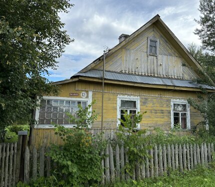 Участок можно использовать для сада, огорода, зоны отдыха (беседка, баня, бассейн), содержания животных, создания ландшафтного дизайна. Возможность выращивать свои овощи/фрукты. Рядом находится лес: возможность для прогулок, сбора ягод/грибов. Всего в 15 км находится Вилейское вдхр – главная зона отдыха региона. Идеально для купания, рыбалки, пикников и водных прогулок. В 5 км находится агрогородок Илья – это: магазины, школа и детский сад, отделение мед помощи, административные здания и пр.