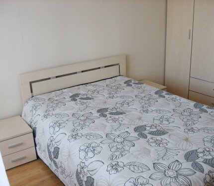 Светлая просторная комната с комфортным спальным местом и всем необходимым.