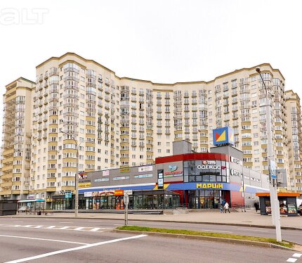 Административно-торговые помещения от 95 м.кв. с отдельным входом. Возможно дополнительное пользование подвалом.