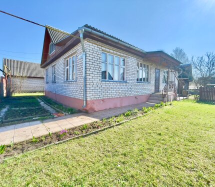 Продается дом, в «Залинейном» районе г.Борисова. Дом располагается на высоком, ровном участке в 10 соток.