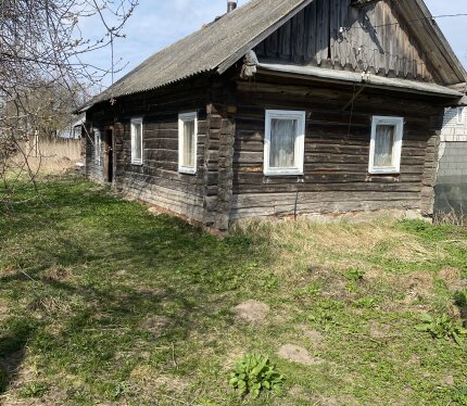 продается земельный участок с домом, общая площадь земли 0,45га, строение площадью 26кв.м., на зем.участке имеются хоз. постройки: погреб, хоз.пристройки -2, кирпичное помещение, колодец.