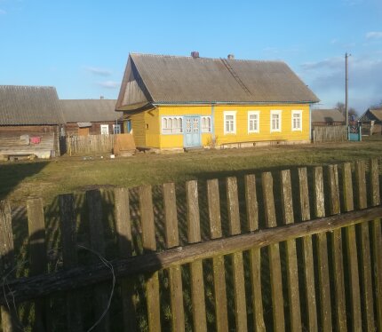 Продам дом с хоз. постройками, все интересующие вопросы по телефону.торг