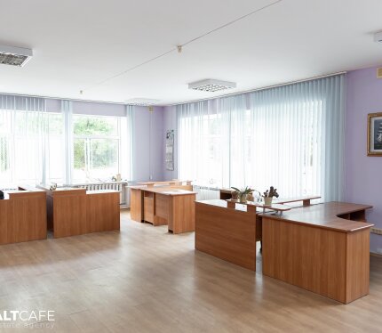 Предлагается в аренду административно-торговое помещение по улице Притыцкого 24, микрорайон Индустриальный.