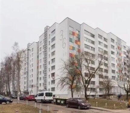 Сдается двухкомнатная квартира после косметического ремонта( новые оконные и балконная рамы, новые межкомнатные двери, новые немецкие обои, новый ламинат на полу, новый ремонт в санузле, подвесной потолок, лоджия утеплена, рама ПВХ, обшита ламинатом). Мебель частично, кухня, холодильник, стиральная машина. Дом после капитального ремонта в 2024 году. Сдается аккуратным людям на длительный срок. Развитая инфраструктура вокруг, до метро Камменнач горка 5 мин пешком.