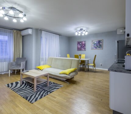 Продается уютная квартира- студия в тихом центре, 5 минут от метро Грушевка.