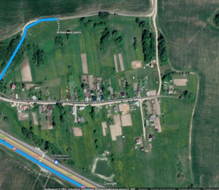 Продаётся просторный земельный участок для личного подсобного хозяйства 25 соток в 15 км от Минска в д. Горани, Минский район, Гродненское направление. Для перевода участка под строительство дома необходимо провести свет. Участок расположен в жилой коттеджной застройке на краю возле поля. Коммуникаций нет. Отличное транспортное сообщение, остановка автобуса, маршрутного такси. Инфраструктура на доступном расстоянии: магазин, школа, детский сад. Купить можно целиком или 2 участка по 15 и 10 соток