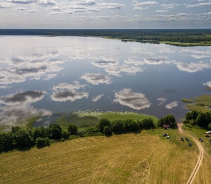 Продаются земельные участки на первой береговой линии озеро Нещердо в д. Гольница