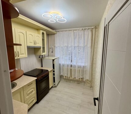 Продается 2-комн. квартира с ремонтом возле остановки по проспекту Димитрова