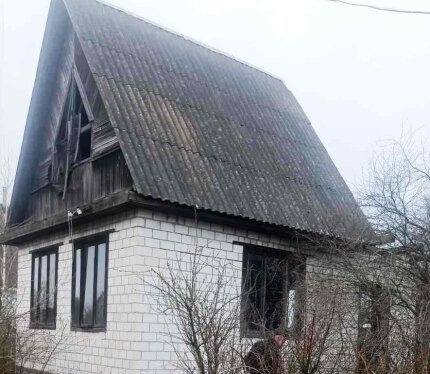 Продаётся земельный участок площадью: 0.0519га, расположенный по адресу: Гомельская обл., Гомельский р-н, Бобовичский с/с, СТ `Озерное`. Находится недалеко от города Гомель. На участке садовый домик. Рядом река Сож.