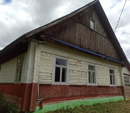 Продается 1/2 дома (полдома), с отдельным входом в небольшой деревне, в 1 км. от Гродненской трассы.
