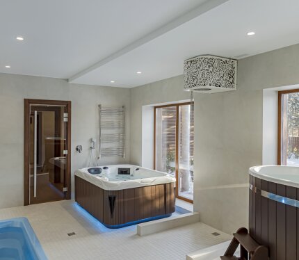 «Nord» сочетает в себе удобную локацию, комфорт загородного дома и возможности современного SPA: сюда легко добраться, удобно разместиться и приятно задержаться. Стоимость аренды 150 белорусских рублей за час аренды. Минимальное время аренды — 4 часа 