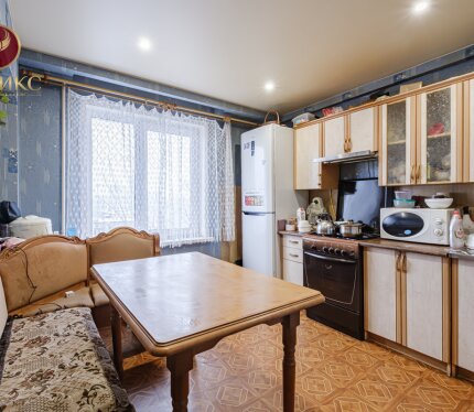 ½ доля в 2-к квартире возле  метро Пушкинская.