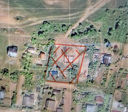 Ваш дом у водохранилища в Петровичах - 30 минут от МКАД. Участок 19 соток - редкий простор и тишина. Капитальное строение 96 кв.м. с полноценным цоколем и гаражом. Фундаментальные стены под крышей - идеальная база под ваш дизайн. Своя скважина 30м, септик, свет, бойлер уже работают. Газ по улице. Бонус - стройматериалы в подарок. Юридически объект законсервирован на стадии 0 процентов, фактически - готовая коробка. Документы в порядке, прямая продажа. Живите там, где другие отдыхают. Звоните!