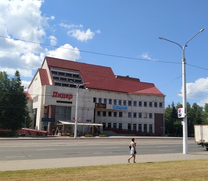 Сдаются помещения в БЦ "Лидер". Есть кабинеты от 11 м2 до 33 м2. Также есть складские помещения до 100м2. Есть помещение сауны 147м2 с отдельным входом с улицы, которое можно переделать под любое назначение. Приглашаем на просмотр.