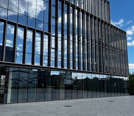 Сдаётся премиальный офис 338,6 м², БЦ «Helen & Valery Plaza», панорамный вид на парк и водохранилище