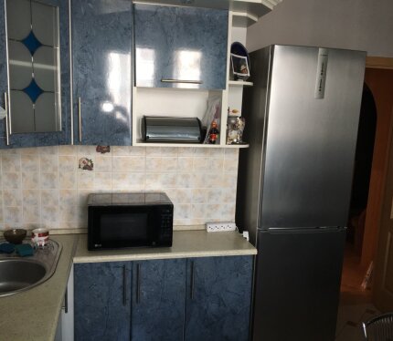 На длительный срок сдается однокомнатная квартира по адресу проспект Рокоссовского, 76. Не студентам, без детей, без животных.