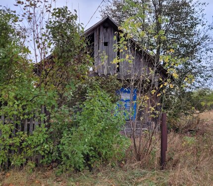 Продам участок 25сот с ветхим домом под снос. Подробности в сообщениях, пишите.