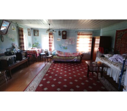 Рядом озеро Свирь. Нарочанский парк где можно собирать грибы и ягоды. Не далеко находится о.Нарач, Швакшты. Отличное место для рыбалки. В 15 км голубые озера.