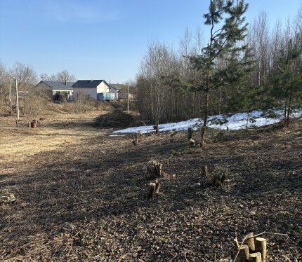 Участок без строений , все делаете под себя . Геоданные: 53.831222,27.325648 Участок 7 соток в исторической деревне с музеями, не далеко река птич с оборудованными пляжами. рядом с Минском,есть возможность подключения газ электричество водопровод Частная собственность для Строительства жилого дома.