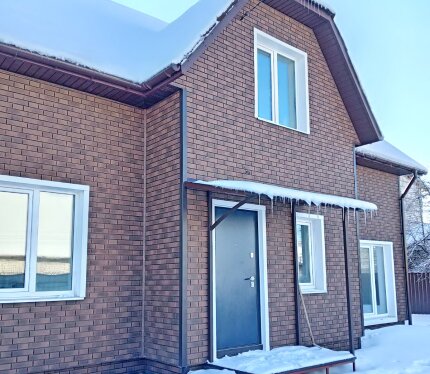 Продается новый двухэтажный коттедж в деревне Серафимово (10 км от МКАД, Пуховичское направление).