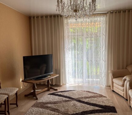 3 комн . квартира в тихом районе для жизни