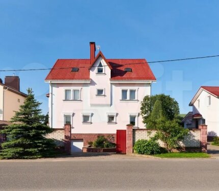 Жилой комплекс из 2 -х  домов и бани  на участке в  24 сотки  в г.Фаниполь!