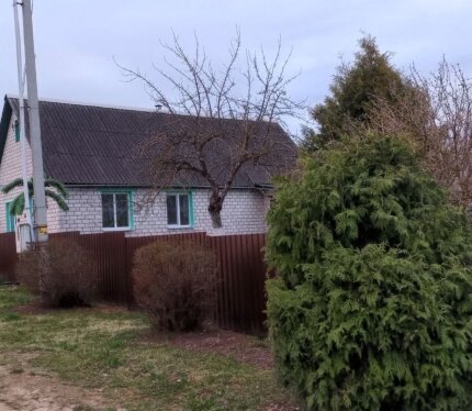 Благоустроенный уютный дом с баней и хозпостройками.