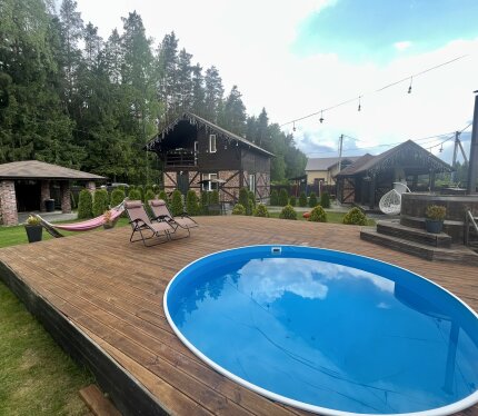 Дом с баней и бассейном