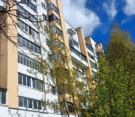 4-комнатная квартира по пр-ту Строителей, 10