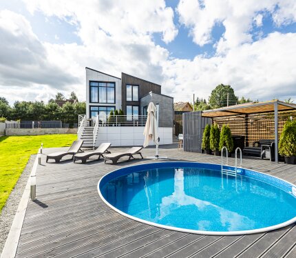 Великолепный коттедж с бассейном" 100% готовности с мебелью на берегу Дубровского водохранилища