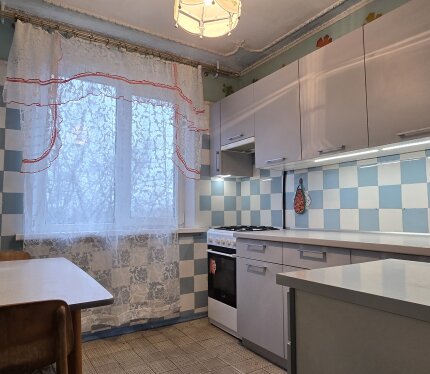 Продажа 2-х комнатной квартиры возле парка.