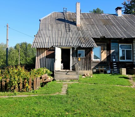 Продается 14/25 долей в жилом доме, в Ивенецком районе, д. Родники.