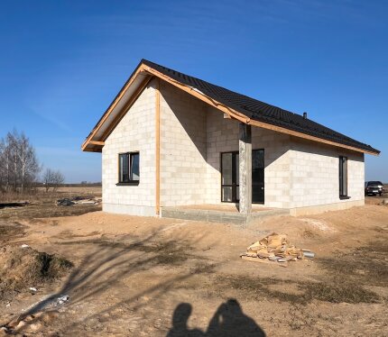 Качественно построенный Дом в 25 км от МКАД. деревня Дубище, Узденский р-н, Озерский с/с, Слуцкое направление. Минская область. Участок 10,55 соток, в частной собственности. Дом 13 * 9 метров. Строили для себя! Площадь застройки 117 кв.м. Площадь общая до