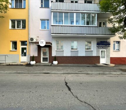 Рабочие места в аренду для косметологов, бровистов, лейшмекеров и ПМ в бьюти-коворкинге на Советской. Рабочее место оснащено: кушетка стационарная, стул для мастера, лампа Luna, косметологическая тележка - плед, подушка, раковина - место для хранения (при покупке абонемента)* - зона ожидания - одноразовые расходники - вода / чай / кофе доступна аренда — на часы, дни, недели. Стоимость указана за 1 день Все условия и правила аренды в инстаграме: @bc.vitebsk