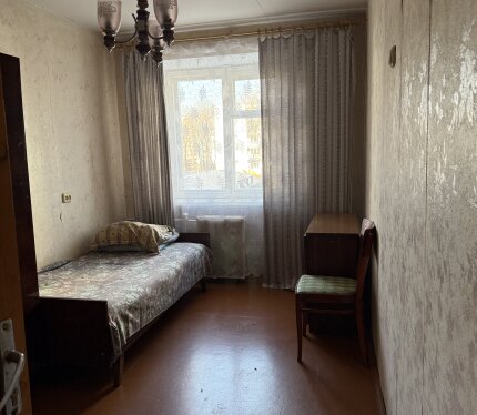 Сдаю комнату Только для одного человека, без детей, без животных, только граждане РБ! Партизанский район, рядом метро Тракторый завод и Академия Наук. Трехкомнатная квартира, живут 2 взрослых мужчины. Раздельный санузел, есть стиральная машина, холодильник, чайник. 100дол.(по актуальному курсу)+коммунальные(делятся на 3х человек) +375257935106 Елизавета