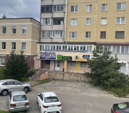 Сдаётся торговое помещение площадью 49м2. Рядом остановка общественного транспорта, оживлённый пешеходный трафик. Под любой вид деятельности - банк, магазин, медицинский центр, ювелирный магазин, аптека, салон красоты и тд. Подробности по телефону
