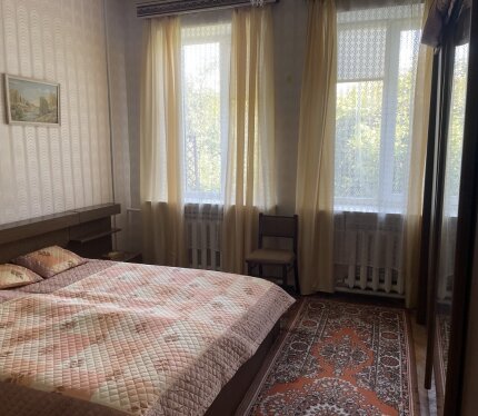 Отличный кирпичный жилой дом! Первый и мансардный этаж (мансардный этаж не отапливается). Все коммуникации, два гаража, летняя кухня, колодец, сарай! Бонусом является два участка в частной собственности: для строительства и обслуживания дома (25 соток) и 