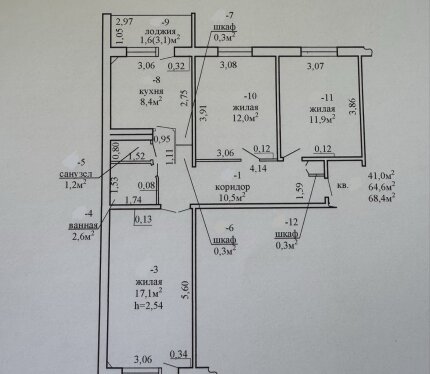 Продается 1/2 доля трехкомнатной квартиры в спальном районе с очень хорошо развитой инфраструктурой и удобным выездом из города. Квартира находится на 5-м из 10 этажей,очень теплая и тихая. 