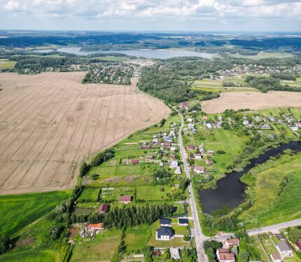 Земельный участок в 75 соток с двумя домами, прудом, садом. Частная собственность.