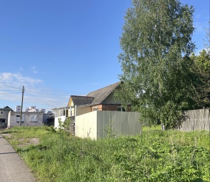 готовый к проживанию дом, со всеми удобствами в доме , высокоскоростным интернетом, отоплением, печь-камин , автобусная остановка 100м, озеро в 3х км, автолавка дважды в неделю