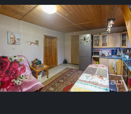 Продам два дома на участке 25 соток в 18 км от Минска. На участке есть все хозпостройки. Один дом паровое отопление, другой печное, газ под окнами. Недалеко курорт Силичи.