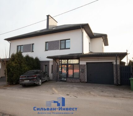 Продается великолепный таунхаус с земельным участком, расположенный в спокойном частном секторе