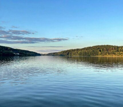 Эксклюзивное предложение — два смежных участка на первой береговой линии с возможностью объединения.