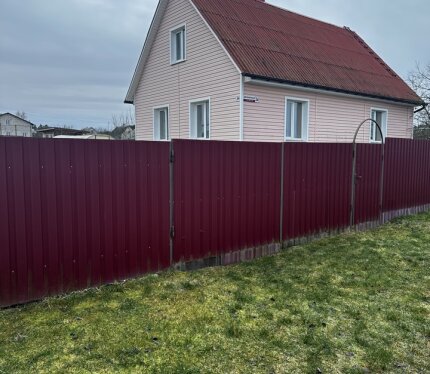 Мечтаете о собственном уголке природы, где можно наслаждаться тишиной и свежим воздухом, но при этом оставаться на связи с городом? Представляем вашему вниманию новый, современный дом в живописном СТ "Чабор", который идеально подойдет для вашей семьи!