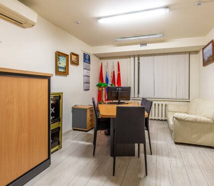 Продаётся офисное помещение в центре Минска по ул. Захарова в 5-ти минутах ходьбы до метро.