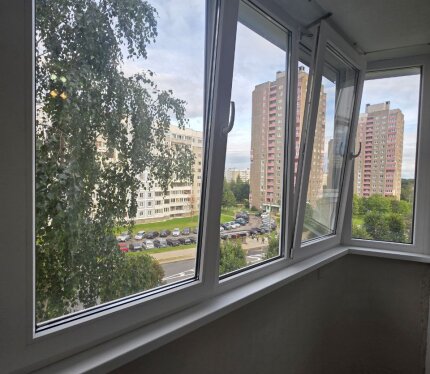 Сдаю светлую, уютную квартиру на длительный срок (от 1 года). Выполнен свежий косметический ремонт. Удобное расположение: До станции метро «Малиновка» — 15 минут пешком. Всего в 2 минутах ходьбы остановка общественного транспорта, продуктовые магазины и всё необходимое для комфортной жизни. Подключен высокоскоростной интернет (ЯСНА 100) Сдается только по договору. Идеально подойдет для одного человека или молодой пары. Важное условие: в квартире строго не курят!