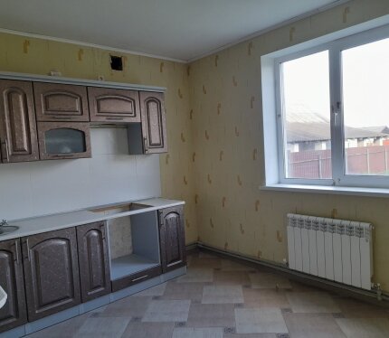 полдома в деревне Холма