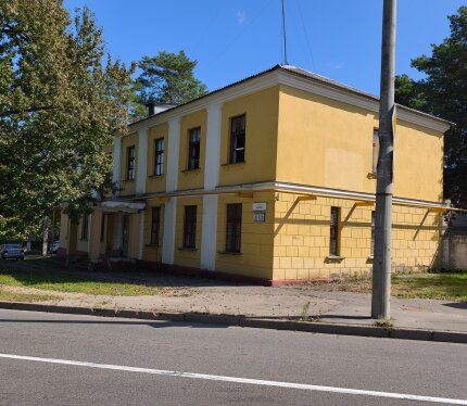 Аренда офисных помещений по ул. Геологической, д. 115,117 (микрорайон Степянка). Помещения различного формата и метража от 10 кв.м. до 800 кв.м. с правом предоставления юридического адреса. Имеется тепло- и электроснабжение, водоснабжение отсутствует. Арендная ставка за кв.м. указана ориентировочно.